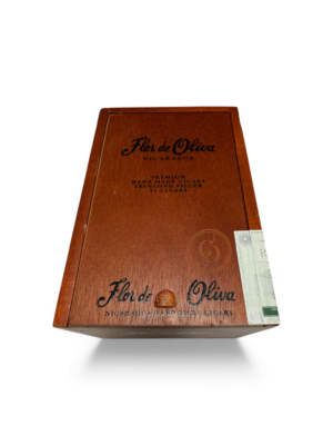 Alternative view of Flor de Oliva Original 6x50